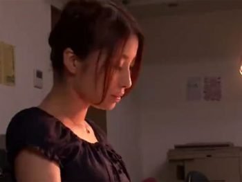 長年ご無沙汰で欲求不満なお姉さんが数年ぶりのチンポで陥落イキお姉さん顔射のエロ動画