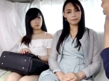 スケベ母娘をまとめてハメる！娘の目の前で中出しされてガチイキしてる淫乱素人妻巨乳素人お姉さん人妻熟女OL中出しナンパ3Pの無料エロ動画