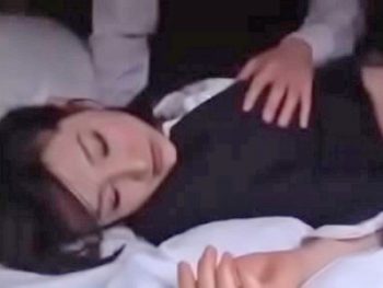 泥酔して無防備に寝てしまった巨乳OLを拾ったタクの運転手が送り狼FUCK巨乳お姉さんOLのエロ動画