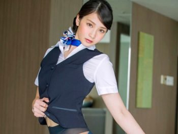 男たちに様々な奉仕を命令されてM性を開花させるCA巨乳お姉さんパンスト本庄鈴のアダルト動画
