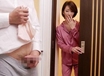 幼いころから憧れていた初恋の相手は…友達の母！自分の始めたはママさんに捧げると決めた童貞が一線越えｗ巨乳人妻童貞岡村麻友子のアダルト動画