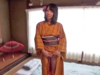旅館で働く無垢な素人娘をナンパ→即ハメ！巨乳素人美少女ハメ撮りナンパの無料ポルノ動画