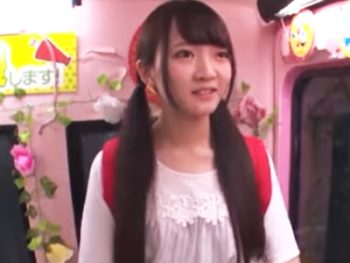 ロリJDに顔面騎乗位状態でインタビュー！生チンぶち込みパイパンワレメに無許可中出しｗ素人美少女パイパン中出しのアダルト動画