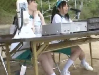 運動会の最中に親の目を盗んで生徒をレイプする強姦魔女子校生美少女顔射レイプのエロ動画