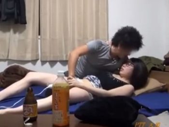 合コンでお持ち帰りした素人巨乳娘を盗撮パコでザーメン大量ぶっかけ素人お姉さんぶっかけのアダルト動画