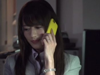 残業アリバイ作りの電話をさせられ上司中出しNTRされる人妻人妻OL中出し希島あいりのアダルト無料動画