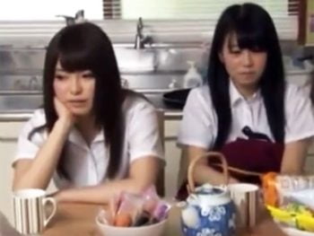 成長期の体に発情した変態オヤジが実の娘に寝込みを襲って近親パコｗ美少女近親相姦のアダルト動...