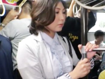 もう年だから大丈夫と思っていたら熟女好きに痴漢レイプ顔射されてしまうおばさんｗ熟女顔射レイプ痴漢のアダルト動画