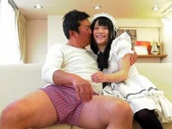 激カワメイドがイチャイチャしながら喉奥主観フェラで抜いてくれる快感美少女コスプレフェラのア...