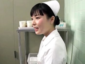 トイレで待機するザーメン吸引専門ナース→訪れる患者のチンポを片っ端から抜きまくり巨乳美少女痴女看護婦顔射フェラぶっかけ盗撮のエロ動画