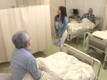 お見舞いに来てくれたムッチリ叔母さんと久しぶりの再会パコｗ巨乳人妻近親相姦のアダルト動画