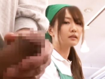 パートのお姉さんにせんずり見せつけたら欲求不満人妻で本番パコ展開にｗお姉さん人妻中出しのセクシー動画