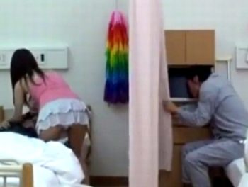 隣の病室へ見舞いに来てるエチエチお姉さんが気になる！カーテン1枚を隔てて内緒のバック挿入お姉さん痴女のアダルト動画