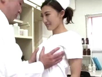 巨乳看護師が院長をやさしくパイズリ抜き！巨乳看護婦フェラ手コキパイズリのエロ動画