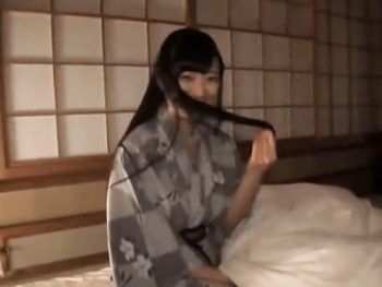 黒髪ロングな巨乳美少女と温泉旅館でイチャラブ顔射パコ！巨乳素人美少女顔射のアダルト動画