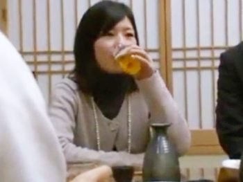 妹の旦那が実家で義姉に容赦なく抱きつきこっそりパコ巨乳お姉さん近親相姦の無料ポルノ動画