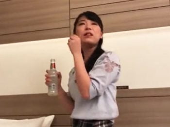 お酒を飲ませて酔わせた美少女をホテルに連れ込みハメ撮り成功素人美少女お姉さんハメ撮りのアダルト動画