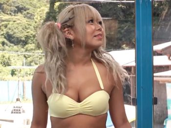 ぷるぷるおっぱいな黒ギャルが媚薬マッサパコで大絶頂大失禁ｗ巨乳素人ギャル痴女水着ナンパのエロ動画