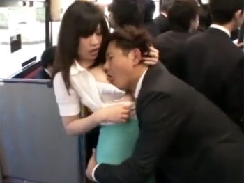 タイトスカート履いたお姉さんのプリケツに我慢できず痴漢SEX！レイプ痴漢お姉さんのアダルトエロ動画