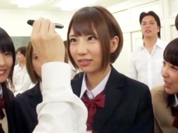 集団催眠にかかるクラスメイトJK達→痴女化し中出し乱交パコ！巨乳女子校生美少女痴女中出し乱交のアダルト動画