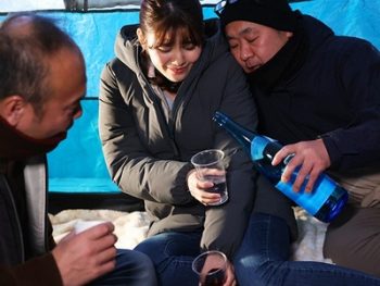 町内で開かれたキャンプイベントで中出しNTRされた美人妻人妻中出し乱交神宮寺ナオのアダルト動画