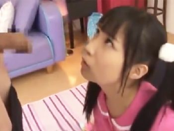 ぬり絵してるツインテ妹にチンポ見せたら食いついたのでそのままハメｗ美少女妹中出し栄川乃亜のアダルト無料動画