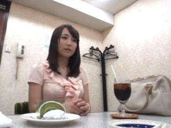 旦那の実家の老舗おまんじゅう屋を手伝いながら…性欲を募らせた美人妻が自ら出演巨乳素人人妻ハメ撮りのアダルト動画