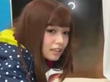 ラブラブカップルの激カワ彼女さんがNTR中出しされて挙動不審にｗ素人美少女中出しナンパの無料アダルト動画