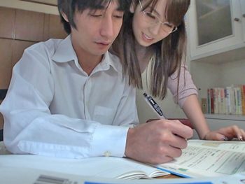 若者大好きな家庭教師が日常的にやっている痴女行為お姉さん痴女家庭教師めがね波多野結衣の無料アダルト動画