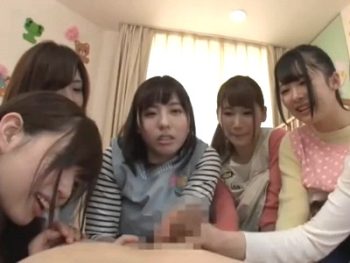 爆乳保母さんたちのパイズリ＆手コキでハーレム状態巨乳お姉さん女教師手コキパイズリ乱交の無料...