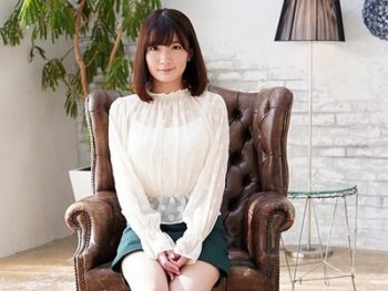 この清純そうな顔で男優巨根も余裕でパイズリできる巨乳娘がAVデビュー！巨乳パイズリデビュー...