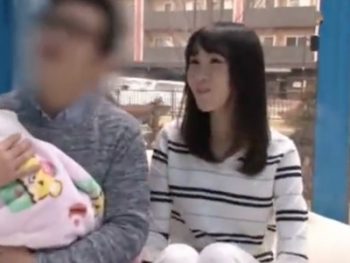 新婚で子供が生まれたばかりの美人若妻がMM号で浮気中出しファックでマジイキお姉さん人妻中出しのアダルト動画