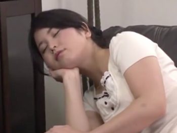 彼氏と電話エッチしてる最中で寝落ちした姉にムラムラして強制近親相姦巨乳お姉さん近親相姦のポルノ動画