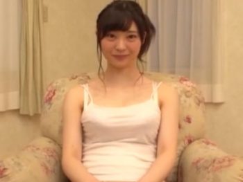 経験人数一人のほぼ処女娘のフェラでザーメン大量暴発！お姉さん顔射フェラのアダルト動画