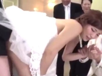 人生で最高の日である結婚式！こんな祝いの日は親戚一同で家族団らんな大乱交ｗ巨乳人妻近親相姦...