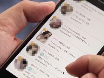 マッチングアプリで偶然友達の母親を見つけて…禁断の肉体関係にｗ巨乳人妻佐山愛のアダルト動画