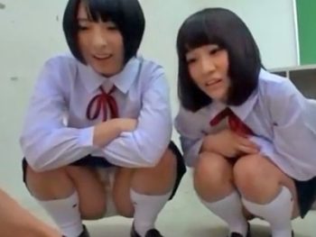 学校でエロ本読んでた男子を取り囲んで拘束責めする痴女JK女子校生美少女痴女M男のエロ動画