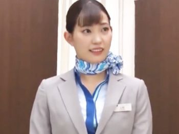 美人CAが壁の穴から次々と飛び出る肉棒を射精させる企画に挑戦ｗお姉さんフェラ手コキのアダルト動画
