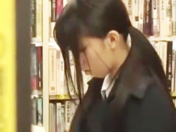 立ち読みしていたら肉棒を突然ぶち込まれて抵抗すら出来ずに中出しレイプされたJK女子校生美少女中出しレイプのエロ動画