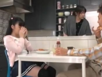 親がいなくなった途端に妹とハメまくるラブラブ近親相姦美少女妹近親相姦のアダルト動画