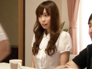 夫だけでは満足できない巨乳人妻が息子にも手を出し近親相姦SEX巨乳人妻フェラ手コキ近親相姦の無料エロ動画