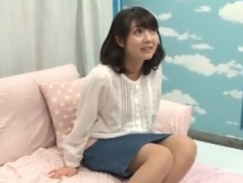 おっさん達の欲望のままに鬼畜過ぎる連続中出しで汚される美少女JK女子校生美少女中出し乱交上...