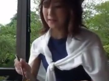 自ら他人チンポを欲しがってくる素人妻と旅行先で不倫セックス素人人妻ハメ撮りのエロ動画