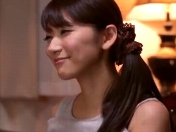 昔から気になっていた母の友人…あまりにも美しい女性に大人になった自分を認めてもらうNTRパコお姉さん痴女のアダルト動画