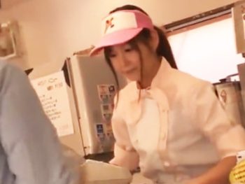 ストーカー男に目をつけられたアルバイトの美少女店員が中出しレイプされて号泣ｗ美少女中出しレイプのアダルト動画