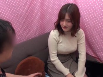 神ルックスの美少女捕獲→服の上から気になってた神乳を披露して中出し絶頂巨乳素人美少女中出しナンパのアダルト動画