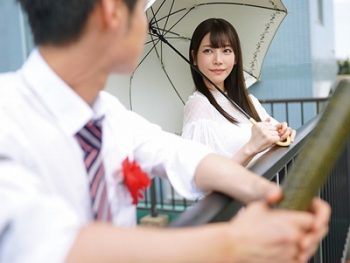 見た目は清楚なくせに自分からベロチューを生徒に強要する変態カテキョ痴女家庭教師楓カレンのアダルト動画