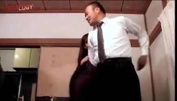 泥酔した夫の隣で上司の男に無理やり肉棒ねじ込まれ中出しレイプされる美人妻人妻熟女中出しフェラ手コキレイプのアダルト動画