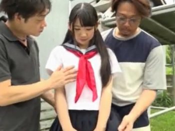 大人しそうなJKが男2人と3P青姦…まだ発育途中の体を好き放題されて顔射フィニッシュ女子校生美少女顔射3P露出のアダルト動画