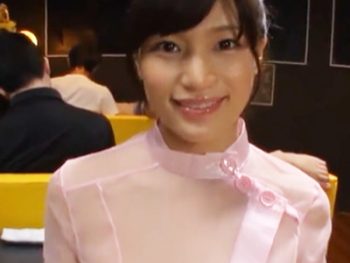 エロいドレスの美人ピンサロ嬢が巨乳丸出しで大量精子をフェラで搾り取りｗ巨乳美少女フェラ手コ...